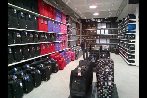 it luggage sports direct